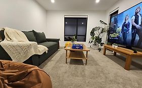 The Family Home, Game Zone & Outdoor Fireplace- Sleeps 10